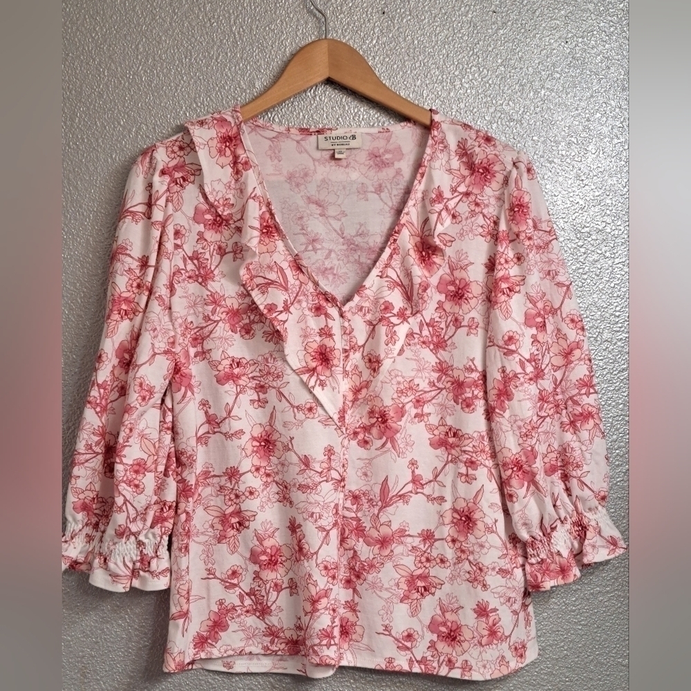 Studio B by Bobeau Red & White Floral Blouse